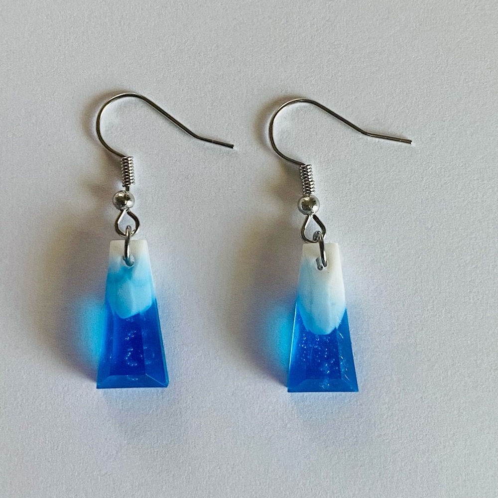 Blue and white triangle resin earrings OPTION 2